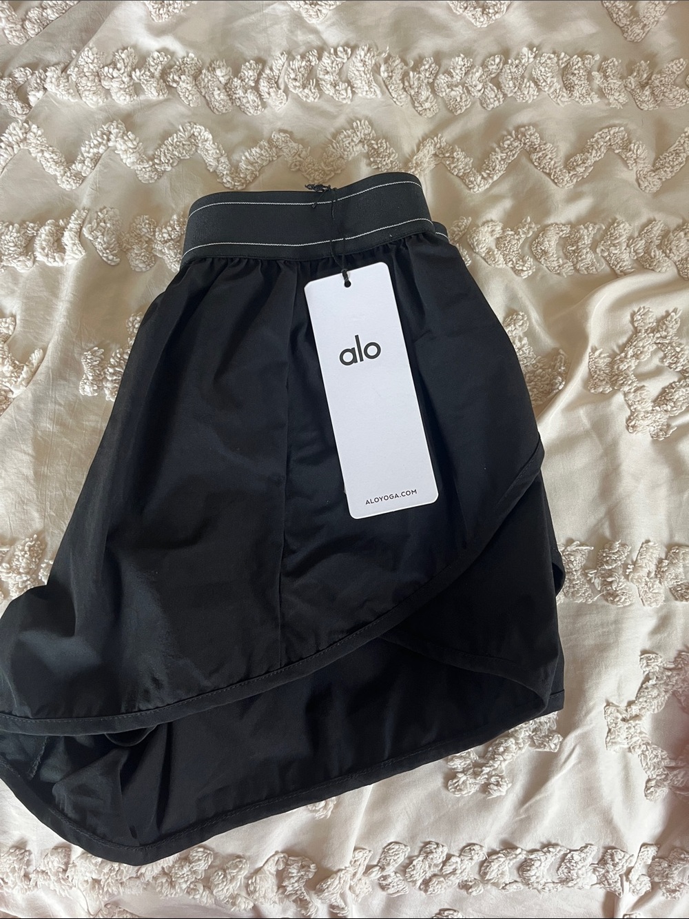 ALO Yoga Black Athletic Running Shorts with Inner Liner - Picture 4 of 4